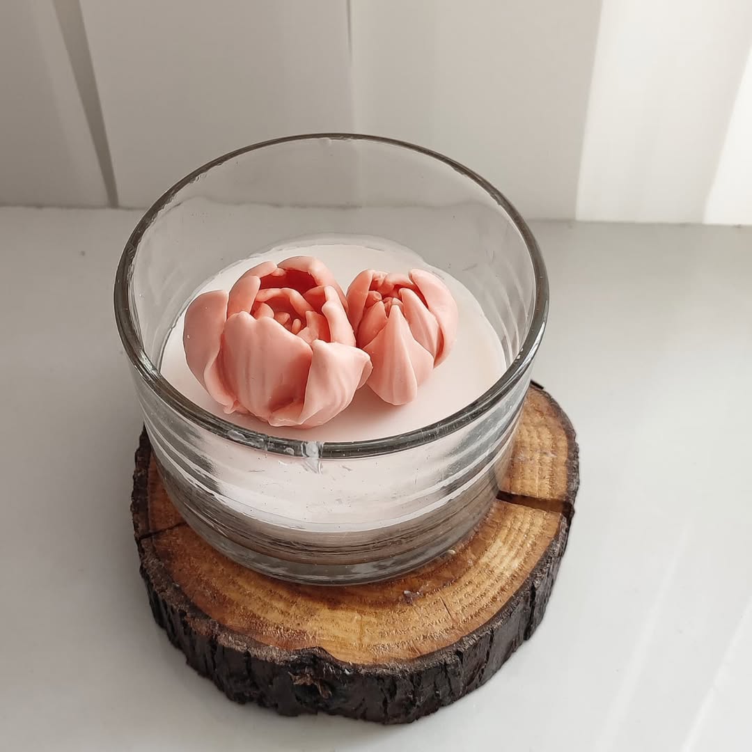 غنچه نیمه باز وباز