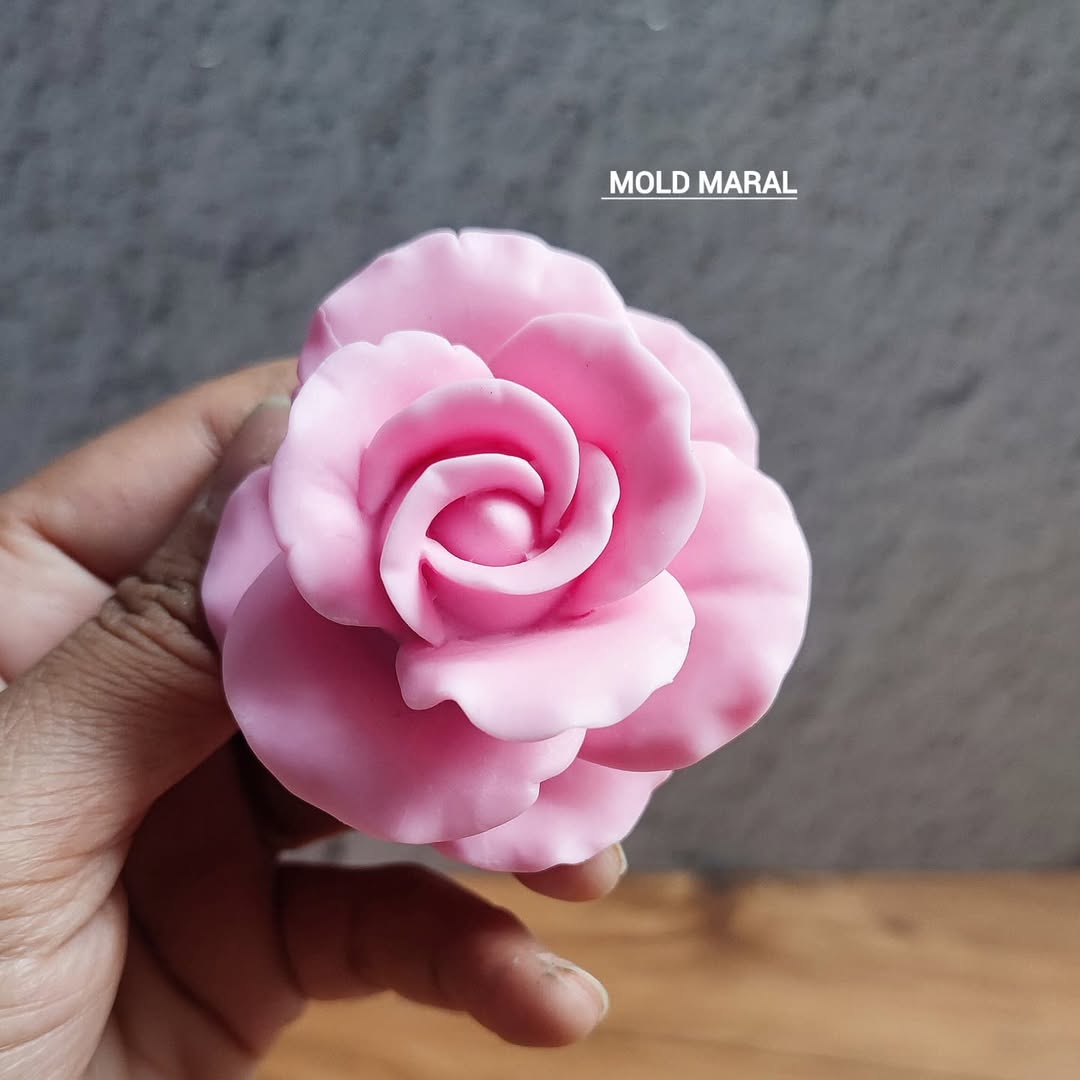 رز آلینا